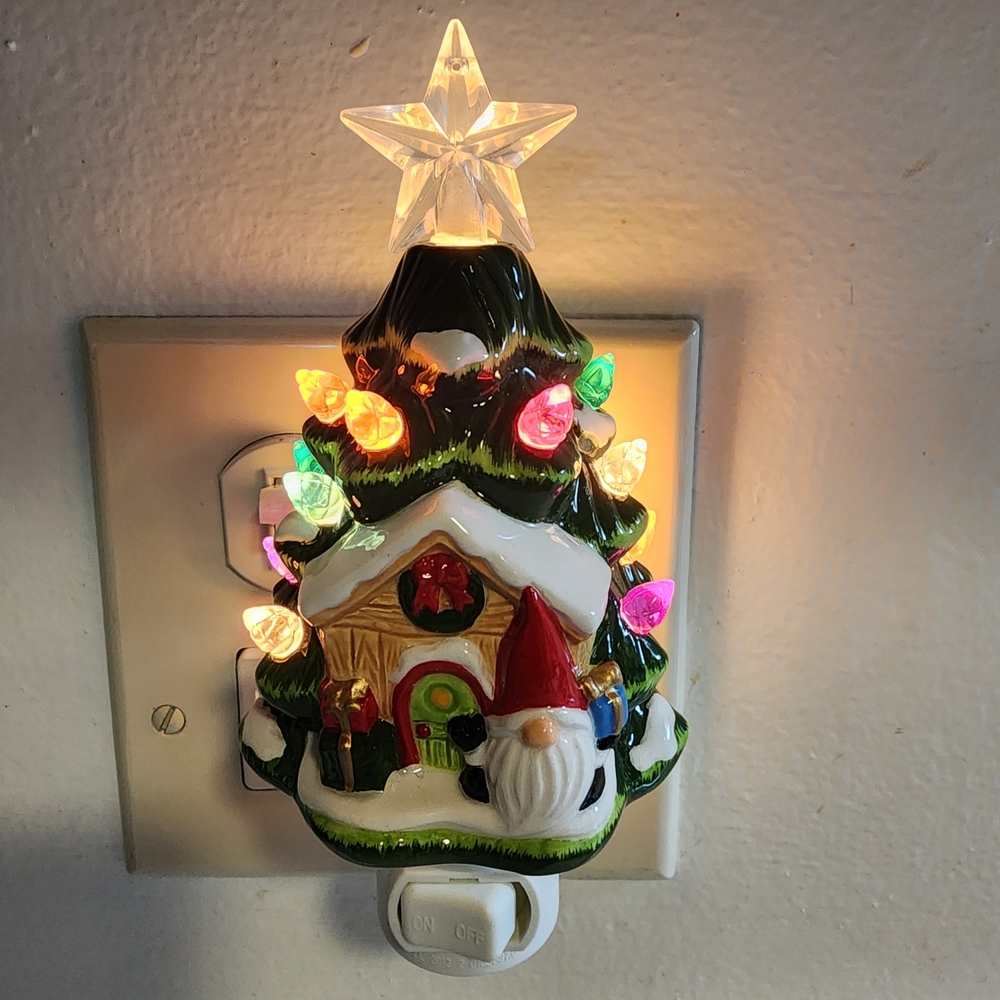 Gnome Christmas Tree Night Light. New No Tags. Multicolor.